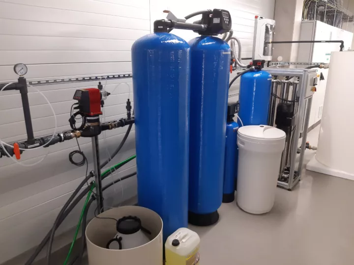 Výroba demineralizované vody v závodě na výrobu zdravotnických potřeb